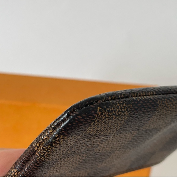 LOUIS VUITTON Key Clée damier ébène - Picture 8 of 12